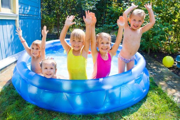 kiddie-pool-with-five-kids